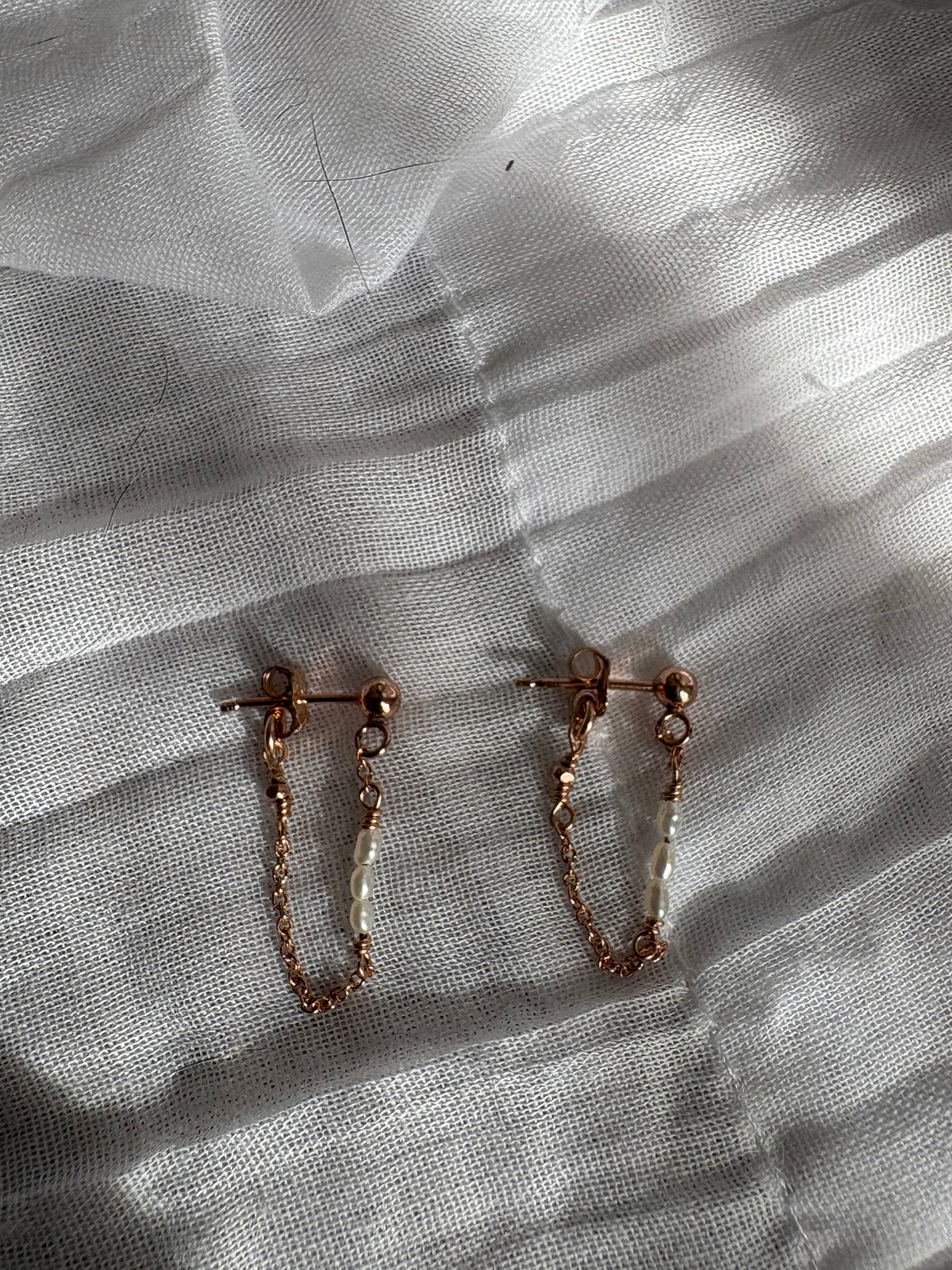 let's take a dip.  freshwater pearl chain drop earrings in rose gold filled